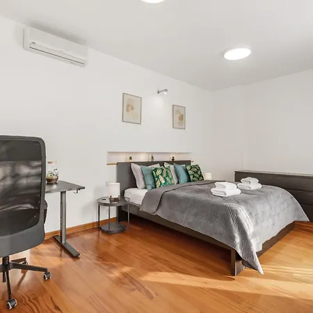 Skyline 127m With Terrace - Castle View