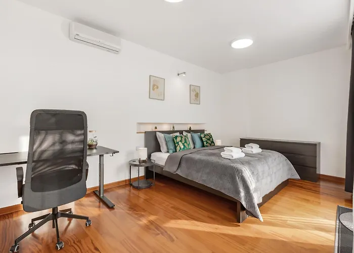 Skyline 127m With Terrace - Castle View